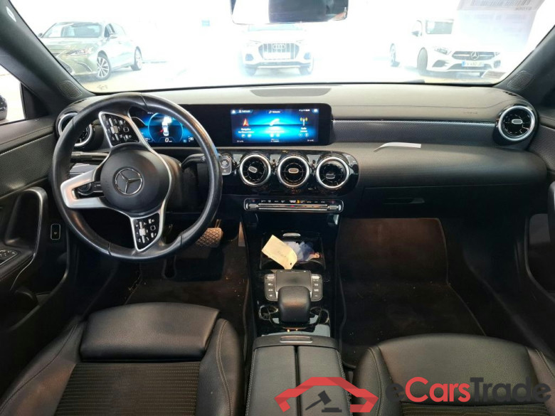 MERCEDES-BENZ CLA Coupe / 2019 / 4P / Coupé CLA 180 Business Line BA7 #4