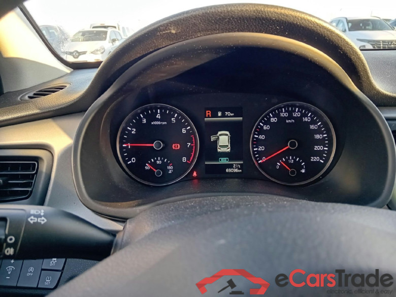 KIA Rio / 2020 / 5P / berlina con portón 1.0 T-GDi 74kW (100CV) MHEV iMT Concept #4