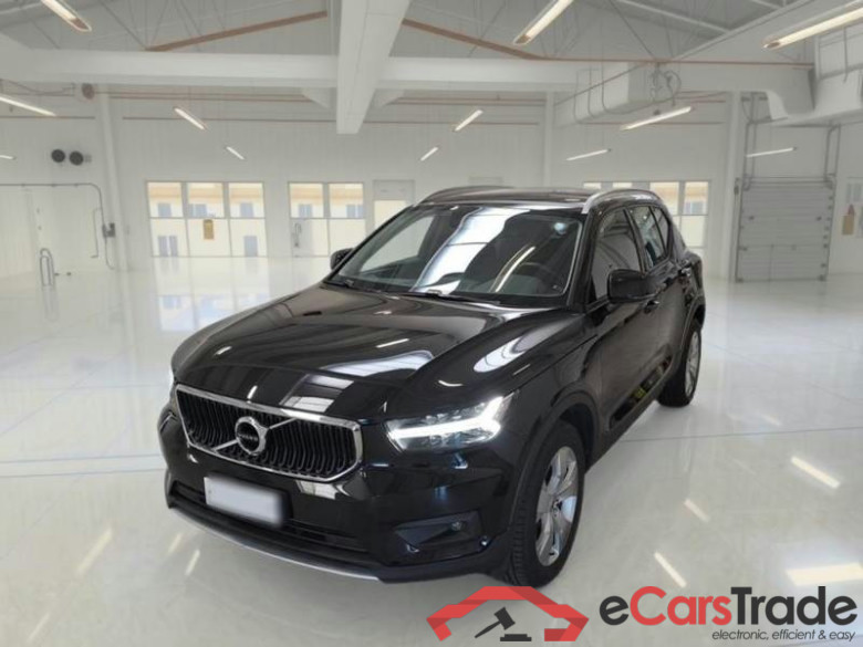 VOLVO XC40 / 2017 / 5P / SUV B4 AWD AUTOMATICO MOMENTUM PRO