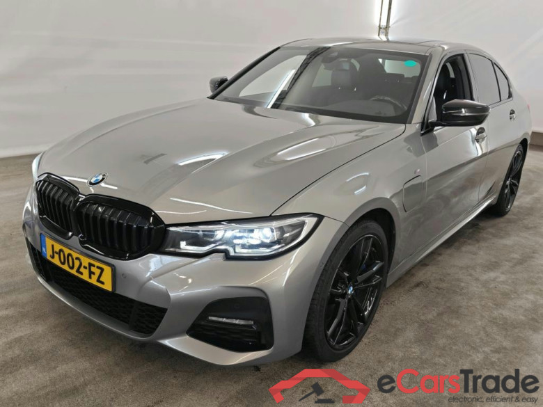BMW 3 Serie Sedan 330e 4d #2