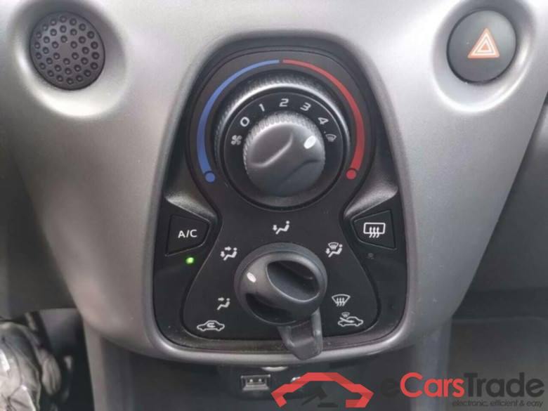 TOYOTA Aygo 1.0 VVT-i x-play #6
