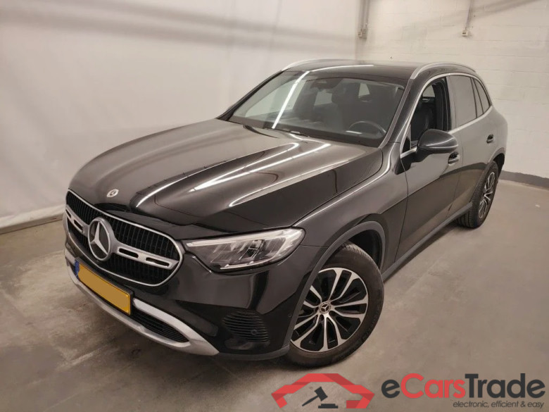 Mercedes GLC 220d 4Matic Aut. LED Ambient Widescreen ACC Navi Sport-Leather KeylessGo Camera Klima PDC ... #1