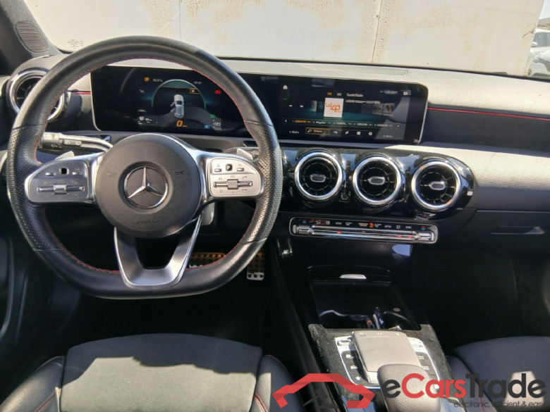 MERCEDES-BENZ Clase A / 2018 / 5P / berlina con portón A 180 #3