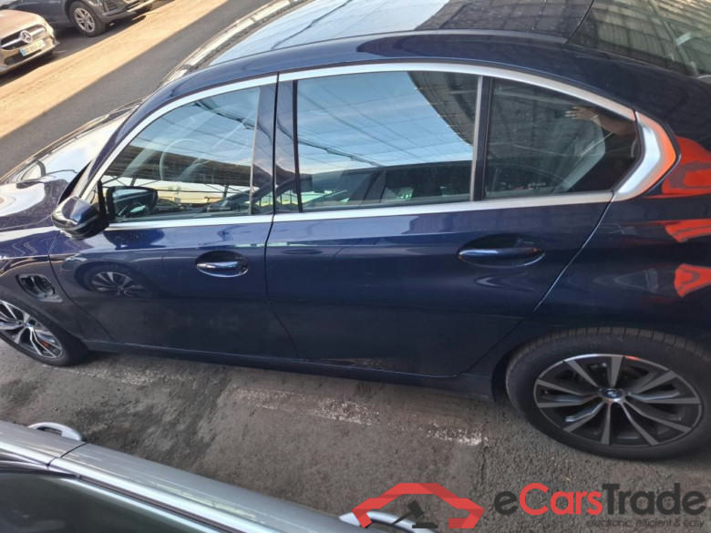 BMW Série 3 Berline / 2018 / 4P / Berline 330e 292ch Business Design BVA8 Hybride #4