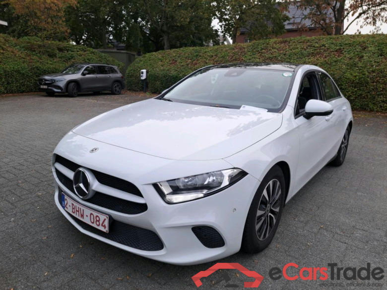 MERCEDES-BENZ A-CLASS LIMOUSINE 2.0 A 180 D BUSINESS SOLUTION DCT