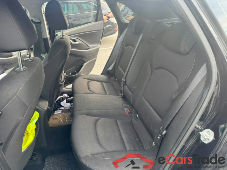 HYUNDAI i30 1.6 CRDi Twist #6