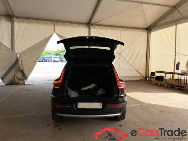 VOLVO XC40 / 2021 / 5P / SUV T4 Recharge Plug-in auto Essential #5