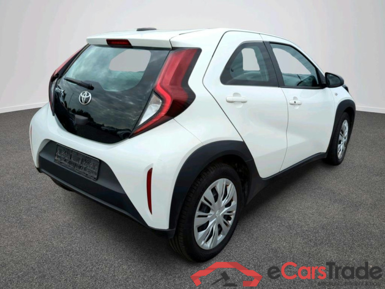 Aygo X Play 1.0 53KW MT5 E6d #2
