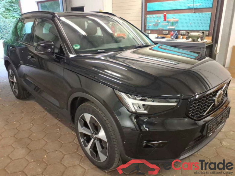 Volvo XC40 (2017->) DE - SUV5 B4 2WD EU6d, Plus Dark, (Facelift) 2022 - 2024