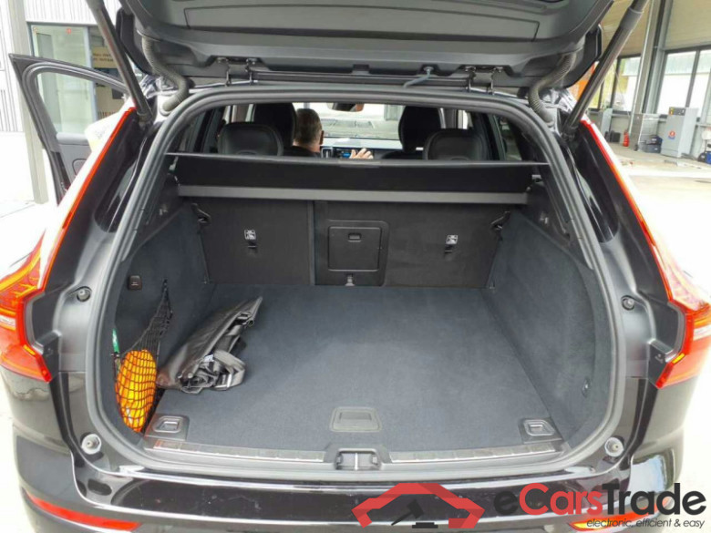 Volvo XC60 (03.2017->) DE - SUV5 B5 (Benzin) AWD EU6d, Plus Black Edition Mild-Hybrid, (Facelift) 2023 #2
