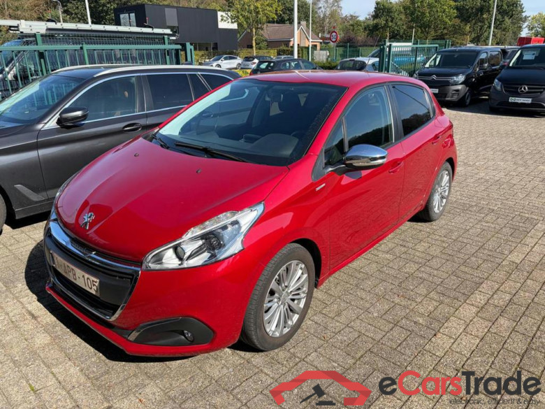 PEUGEOT 208 1.2i PureTech Style #1