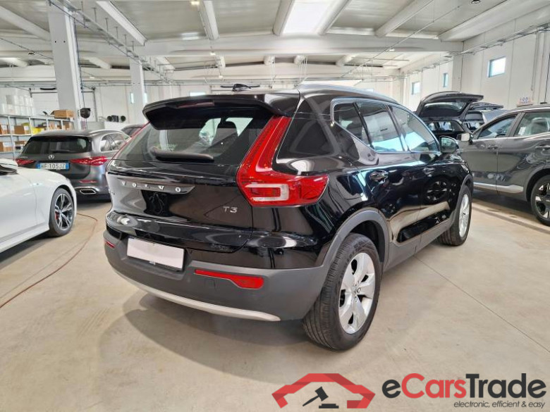 VOLVO XC40 / 2017 / 5P / SUV T3 MOMENTUM #2