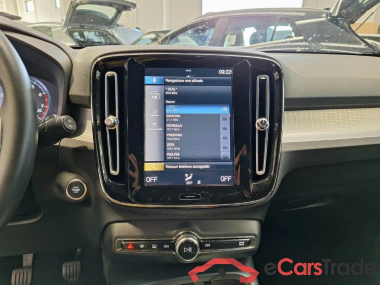 VOLVO XC40 / 2017 / 5P / SUV T3 MOMENTUM #5
