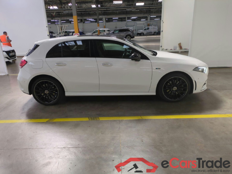 MERCEDES-BENZ Classe A Compact / 2018 / 5P / Berline A 250 e AMG Line 8G-DCT #6