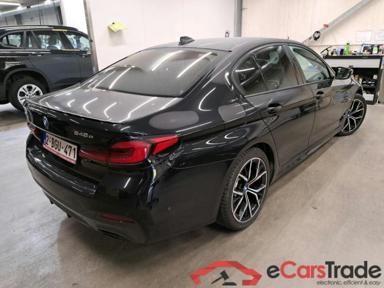 BMW - BMW 5 BERLINE 545e xDrive 394PK M Sport With Dakota Mem Sport Seats & Comfort Plus & Driver Assist Pro & Safety & M Spoiler & Park Assistance Plus & Harman Kardon & 19 Inch & Sunroof * HYBRID * #2