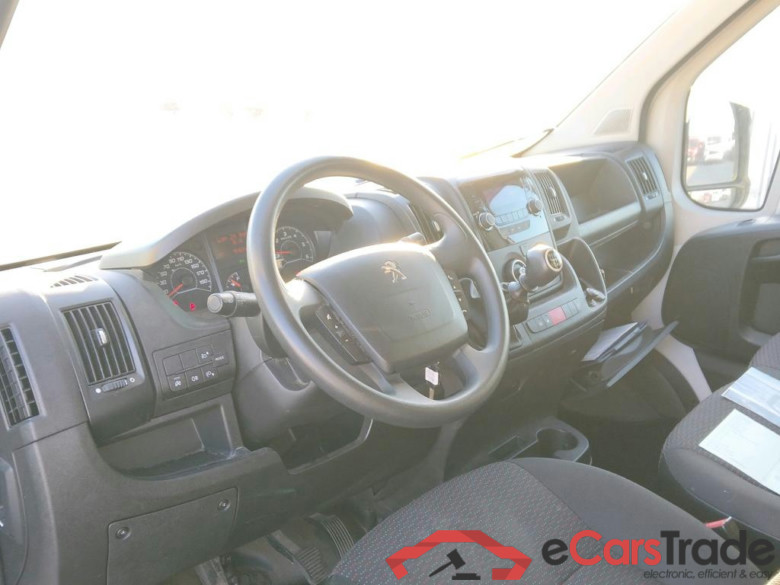 PEUGEOT Boxer / 2014 / 4P / furgón 335 L3 H2 BHDI 103kW (140CV) S&S 6 V. M #3