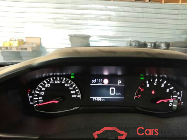 PEUGEOT 2008 / 2019 / 5P / CROSSOVER BLUEHDI 130 EAT8 ALLURE S/S AUT. #4
