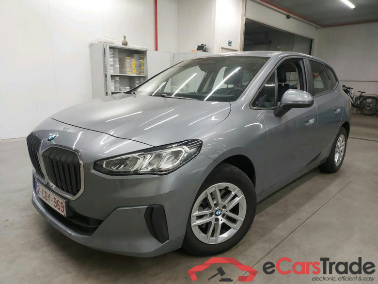 BMW - BMW 2 ACTIVE TOURER 218dA 136PK With Climatic & Navigation & Heated Seats & Driving Assistant Plus & Trailer Hook #1