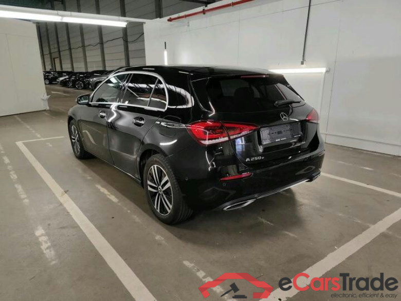 Mercedes A-Klasse A-Klasse A 250 e Luxury Line (PHEV) 160kW/218pk  5D/P Auto-7 #3