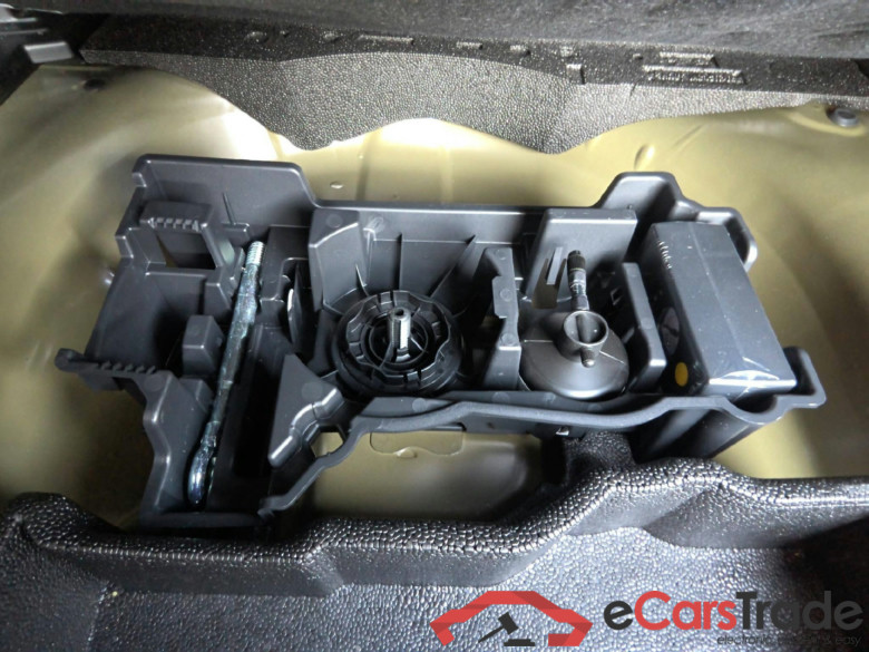 Peugeot 2008 Allure Hybrid 145 ch e-DCS6 #6