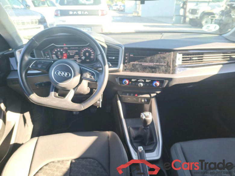 AUDI A1 / 2018 / 5P / berlina con portón Sportback Adrenalin 30 TFSI 81kW (110CV)(SP) #3