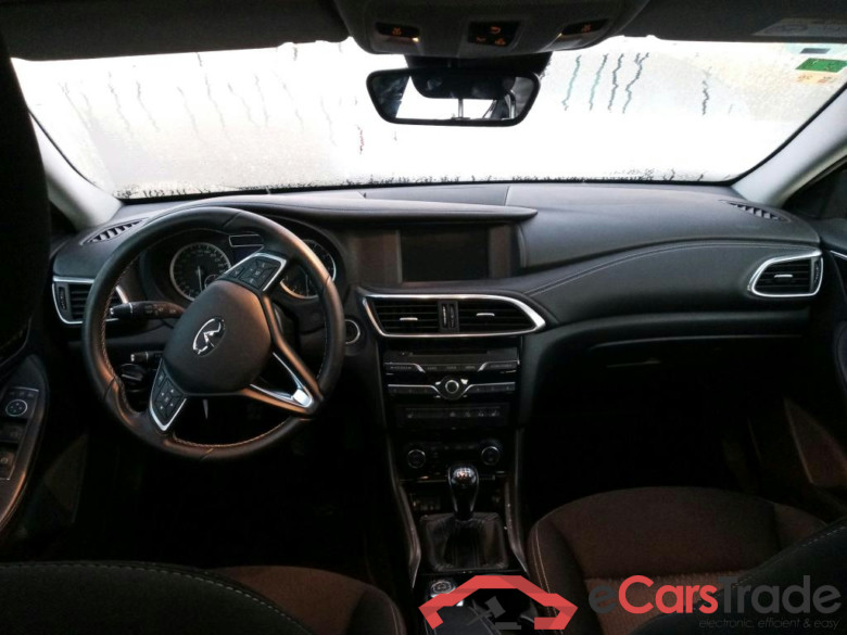 INFINITI Q30 / 2016 / 5P / berlina con portón 1.6T 90kW (122CV) PREMIUM #3