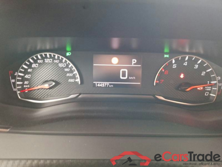 PEUGEOT 2008 / 2019 / 5P / CROSSOVER BLUEHDI 130 EAT8 ALLURE S/S AUT. #4