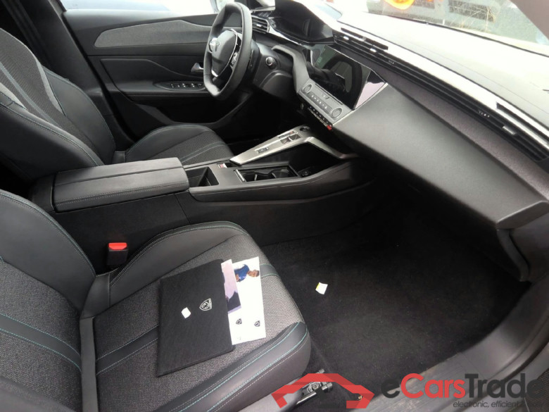 Peugeot 308 Allure PHEV 180 e-EAT8 #2