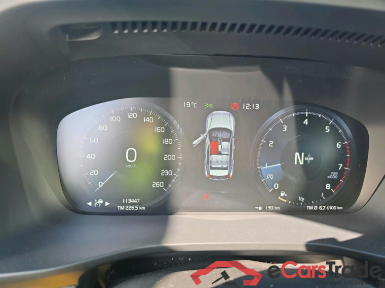 VOLVO XC40 / 2017 / 5P / todoterreno 1.5 T3 Momentum Pro #4