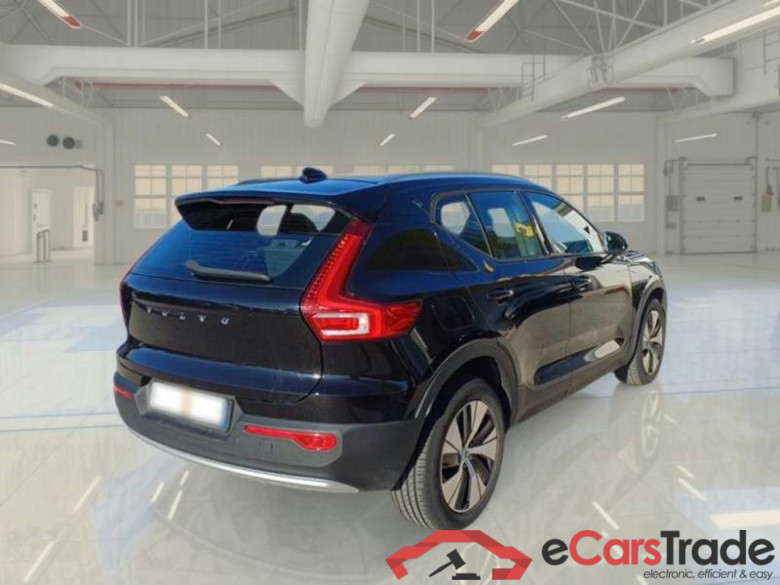 VOLVO XC40 / 2017 / 5P / SUV D4 AWD GEARTRONIC MOMENTUM #2