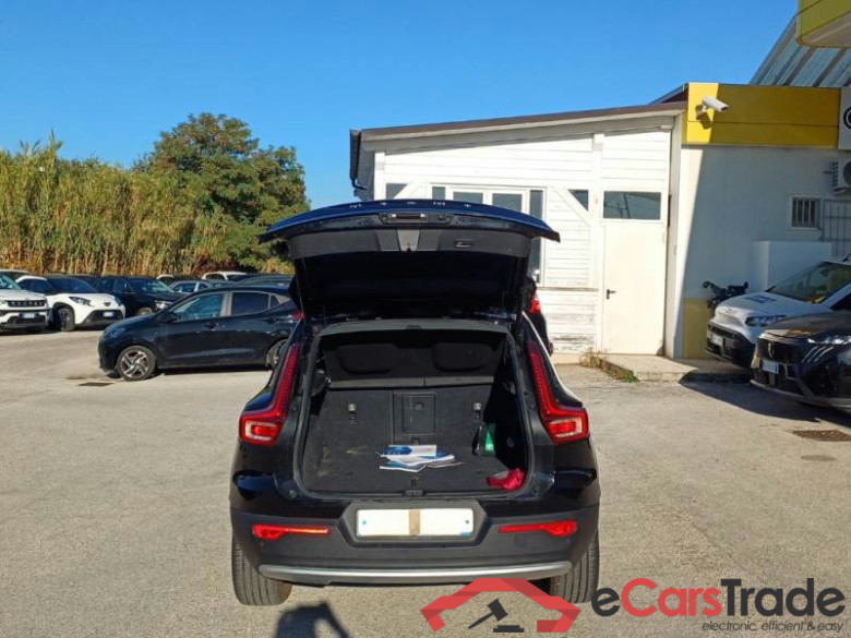 VOLVO XC40 / 2017 / 5P / SUV D4 AWD GEARTRONIC MOMENTUM #5