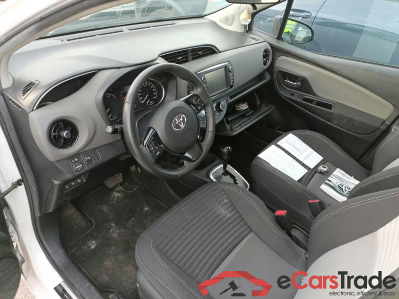 TOYOTA Yaris / 2017 / 5P / berlina con portón 1.5 100H Active Tech #3