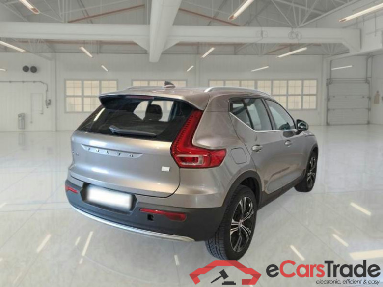 VOLVO XC40 / 2017 / 5P / SUV T5 PLUG-IN HYBRID AUTO RECH INSCRIP EXPR #2
